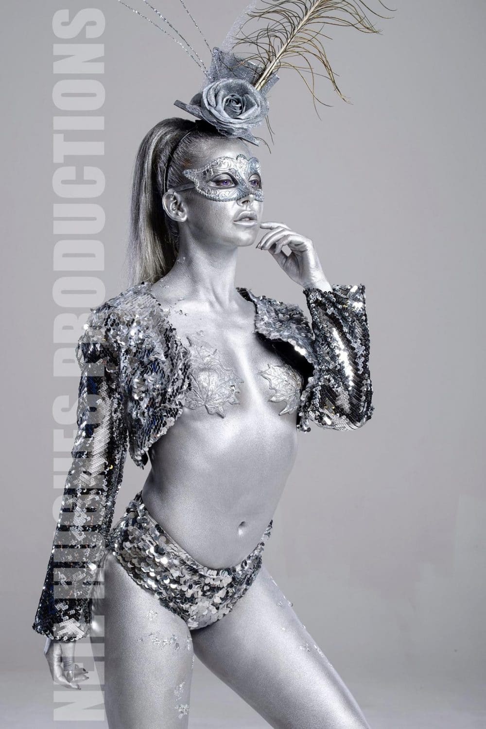 Female silver body painting Body painting spray